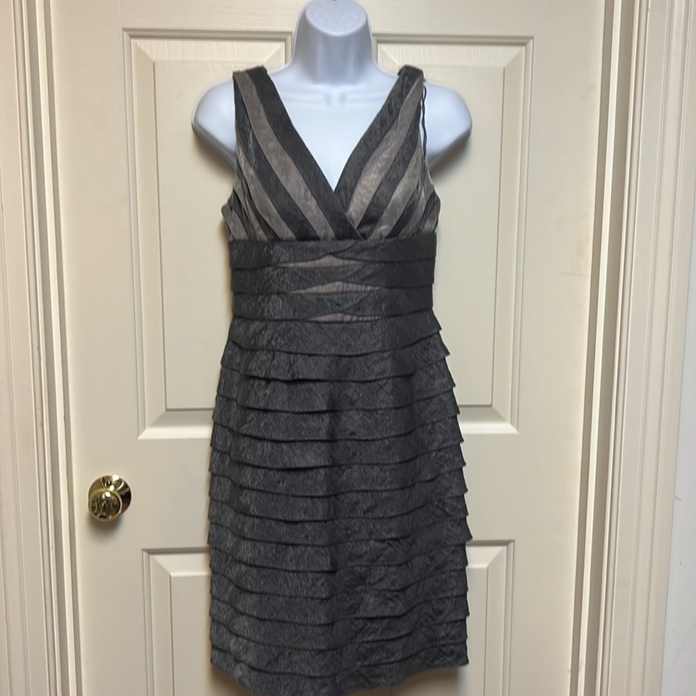 Adrianna Papell size 4 grey dress, great condition